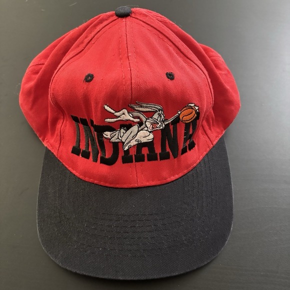 VINTAGE INDIANA UNIVERSITY BASKETBALL BUGS BUNNY DUNK IU HOOSIERS SNAPBACK HAT